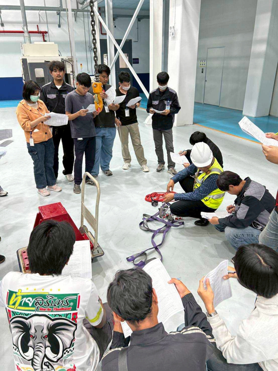 LINE_ALBUM_หลักสูตรปั้นจั่นเหนือนศีรษะ (Overhead Crane)_250828_44.jpg - หลักสูตรปั้นจั่นชนิดเคลื่อนที่ (Mobile Crane 4 ผู้)